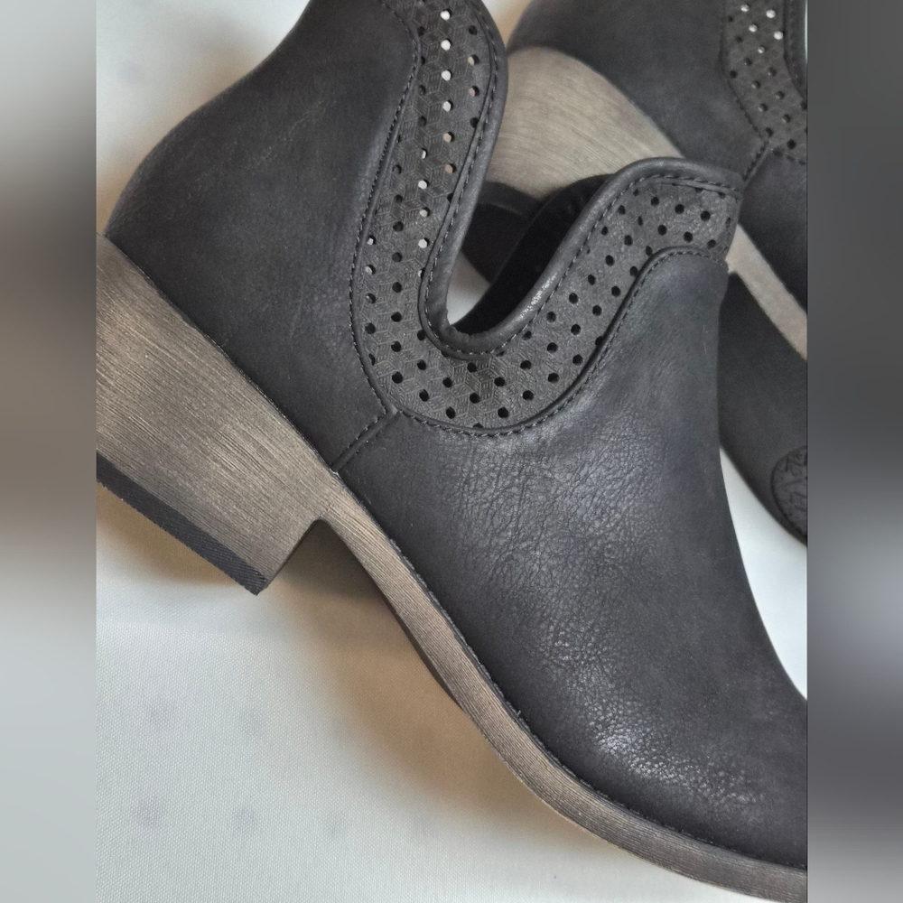 POP Women's Black Ankle Boots SZ 11 - Picture 2 of 9
